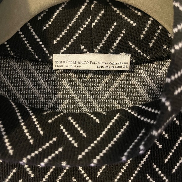 Zara Monochrome Patterned Crop Top - Picture 3 of 3